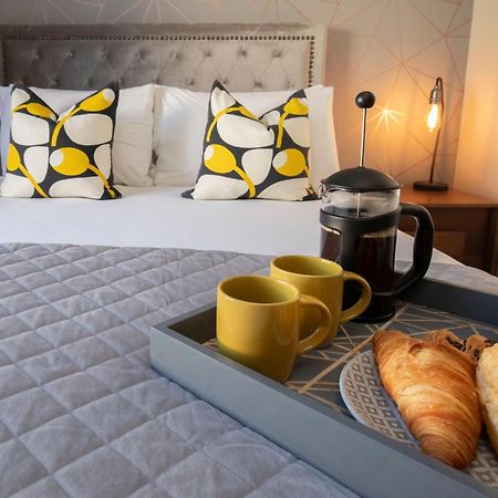 Elliot Oliver - Modern 2 Bedroom Town Centre Apartment Cheltenham Bagian luar foto