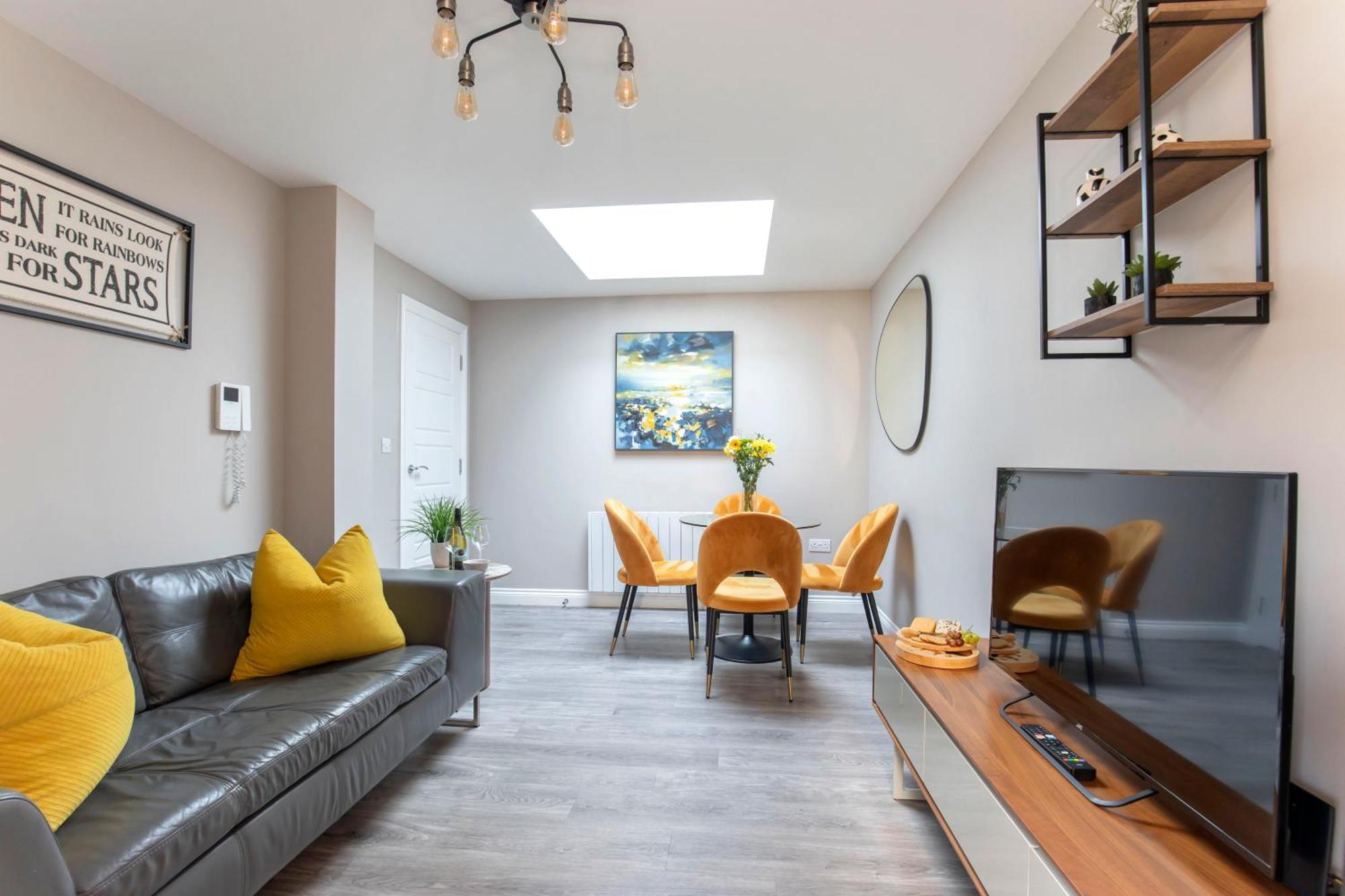 Elliot Oliver - Modern 2 Bedroom Town Centre Apartment Cheltenham Bagian luar foto