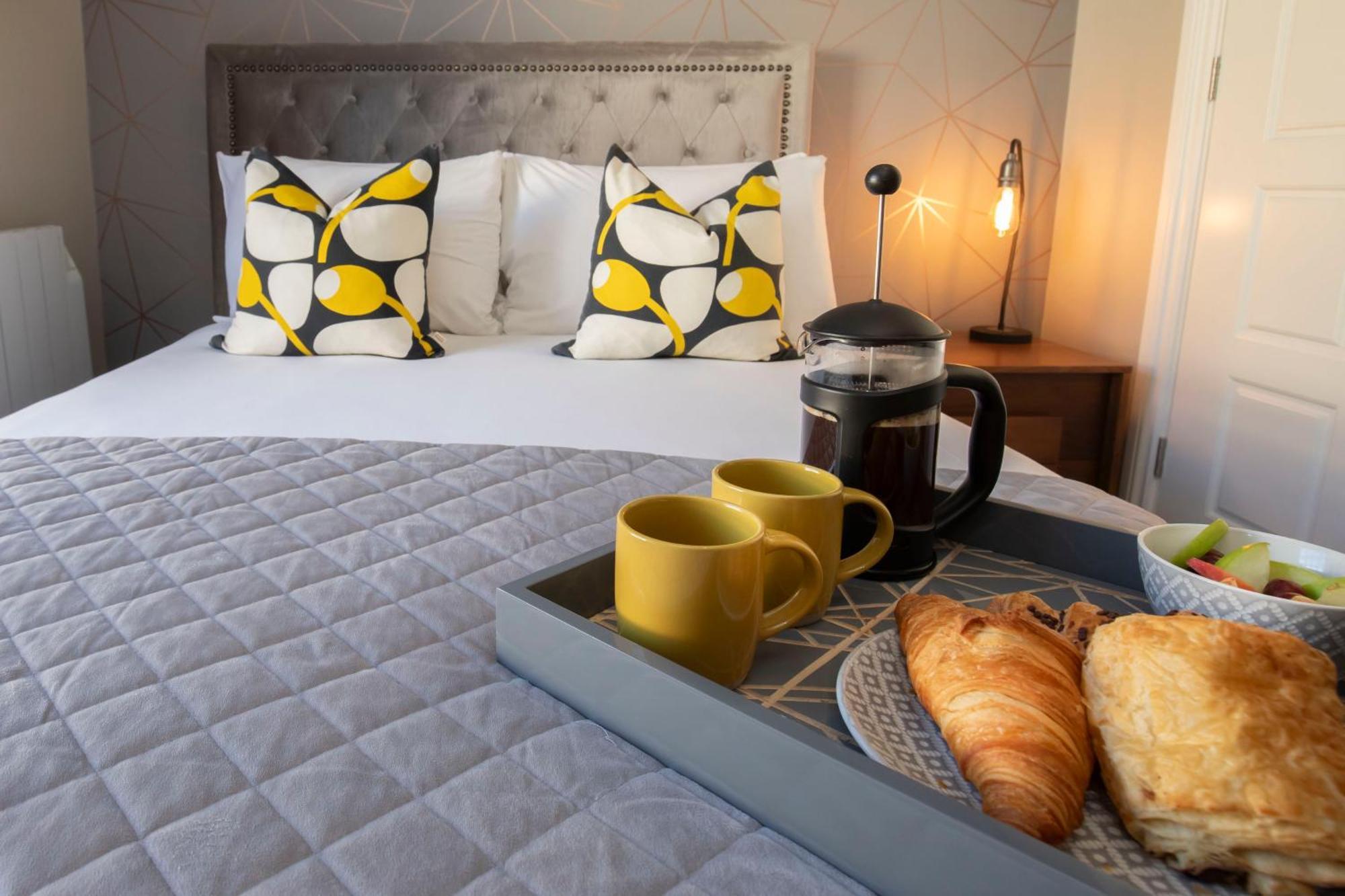 Elliot Oliver - Modern 2 Bedroom Town Centre Apartment Cheltenham Bagian luar foto