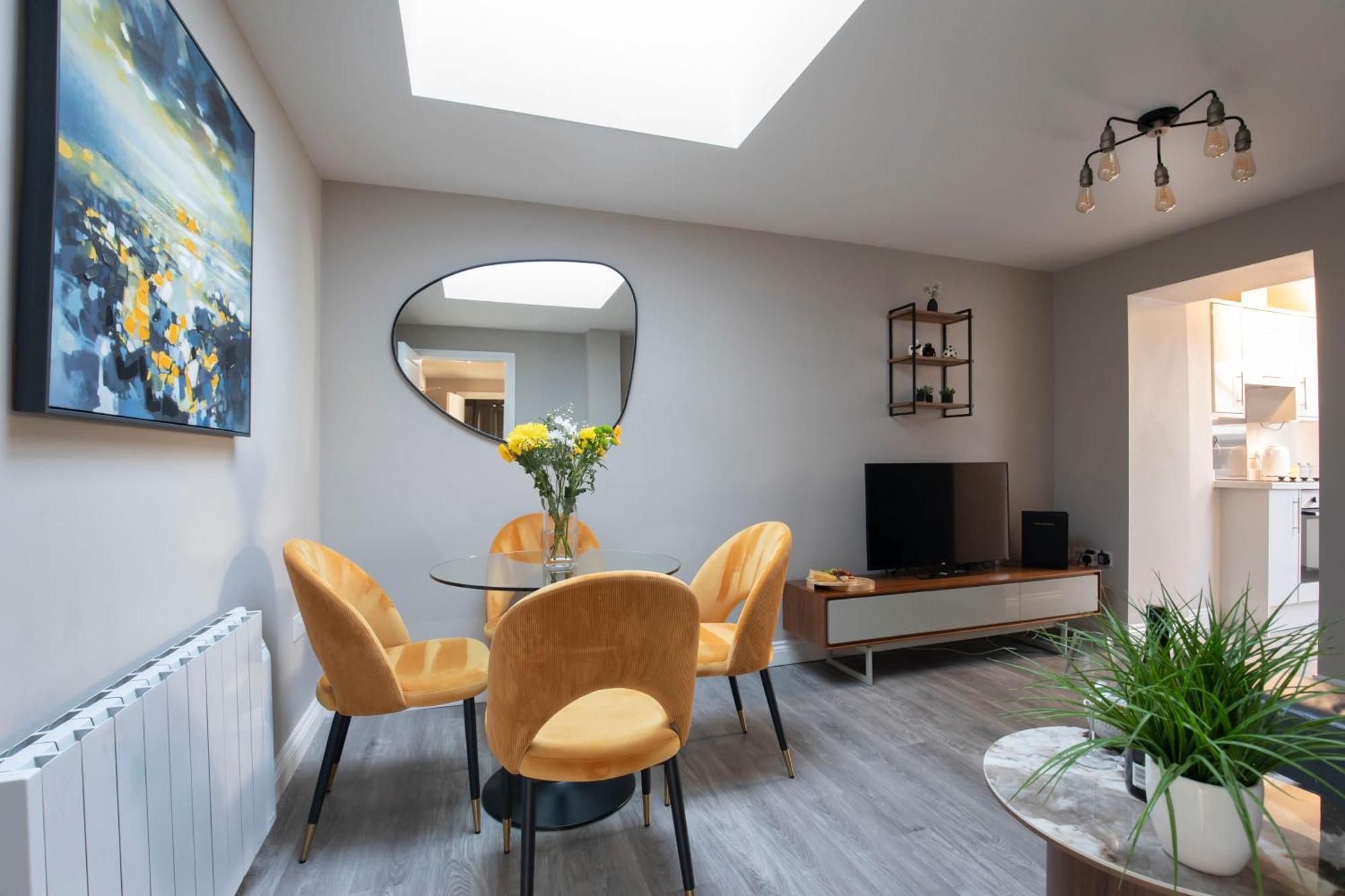 Elliot Oliver - Modern 2 Bedroom Town Centre Apartment Cheltenham Bagian luar foto