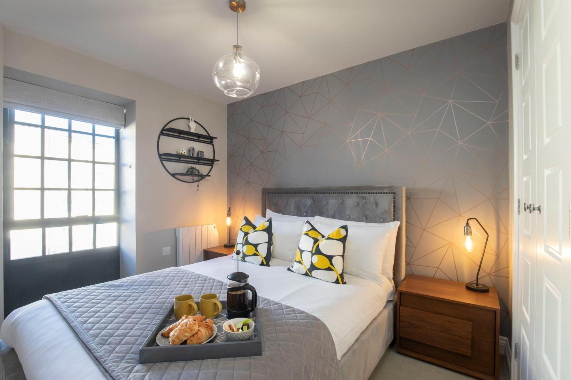 Elliot Oliver - Modern 2 Bedroom Town Centre Apartment Cheltenham Bagian luar foto