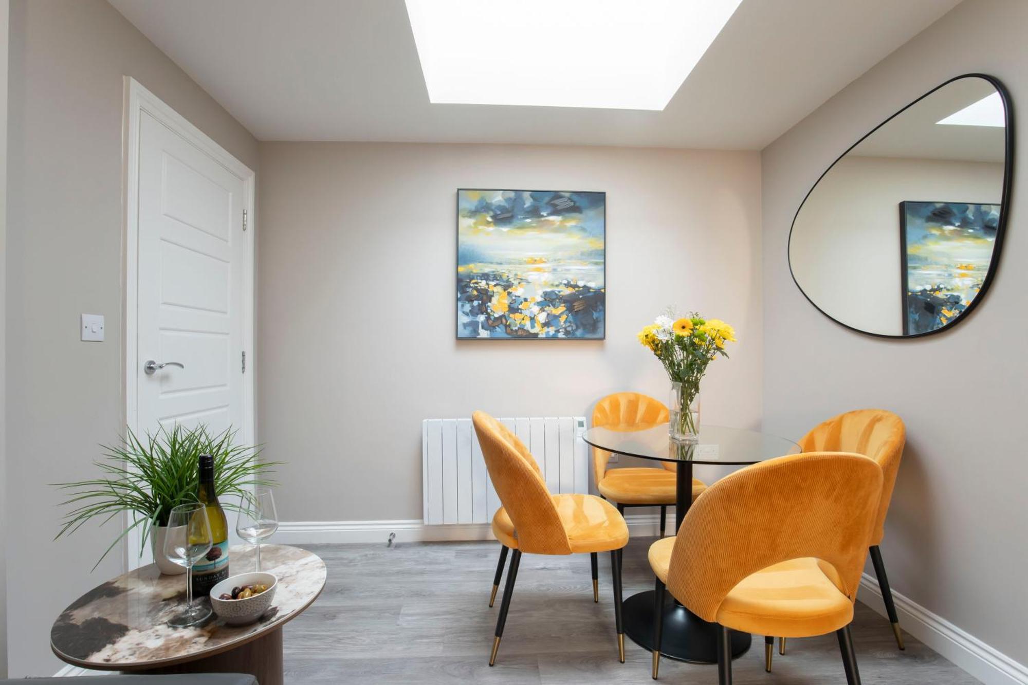 Elliot Oliver - Modern 2 Bedroom Town Centre Apartment Cheltenham Bagian luar foto