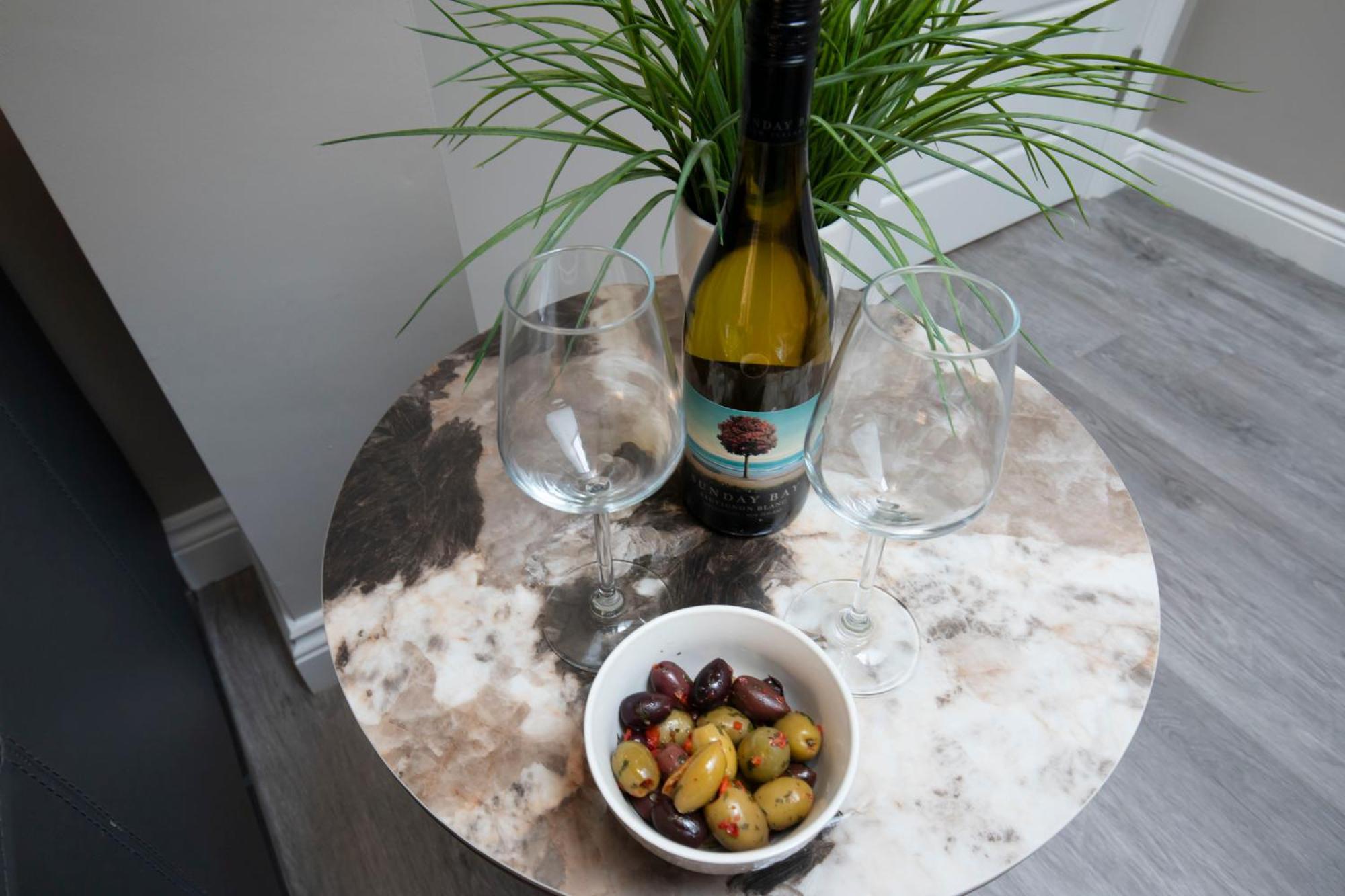 Elliot Oliver - Modern 2 Bedroom Town Centre Apartment Cheltenham Bagian luar foto